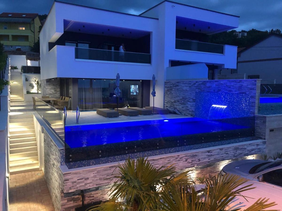 Luxury Villa Lorena With Heated Pool, Jacuzzi,Sauna And Seaview Crikvenica Exteriör bild